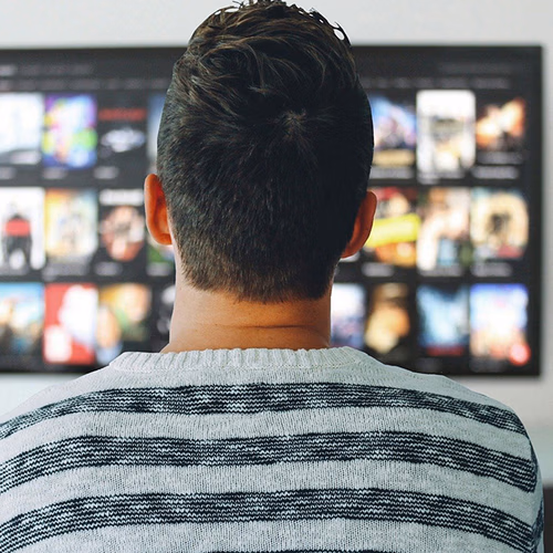Afbeelding van Hoe goedkoop zijn abonnementen met reclame bij streamingdiensten echt? Vijf dingen die je moet weten