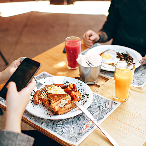 Bijna 90% van de Nederlanders wil geen smartphone aan tafel