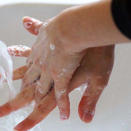 Was jij je handen ook zo vaak? 6 tips om uitdroging te voorkomen