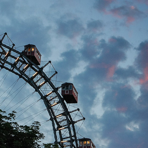 Goede start pretparken ondanks storm