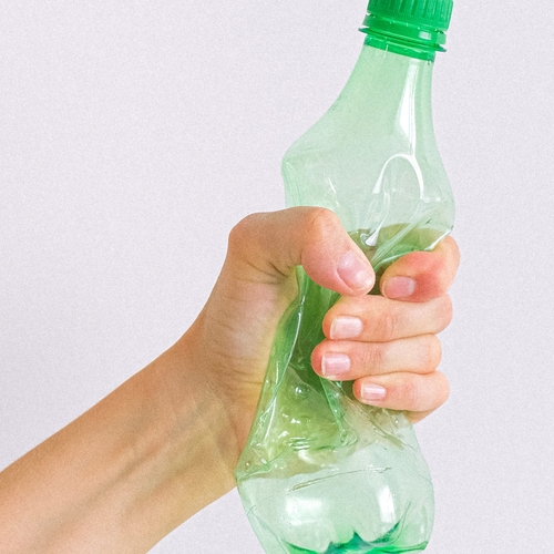 Statiegeld werkt: minder plastic flesjes bij zwerfafval