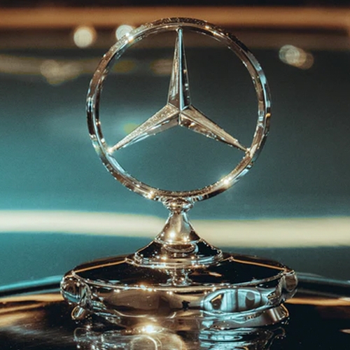 Mercedes roept auto's terug vanwege brandgevaar, maar wacht nog op onderdelen