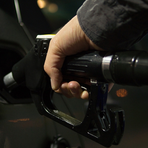 'Voordeligste benzinepomp staat in Sneek'