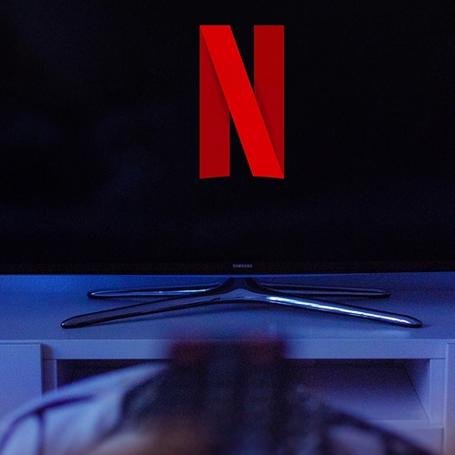 Deel jij je Netflix-account ‘illegaal’ met je vrienden? Daar zit straks een prijskaartje aan