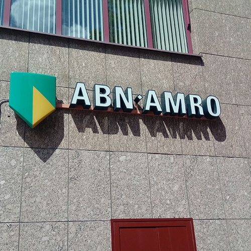 ABN AMRO verhoogt tarieven voor particuliere betaalpakketten