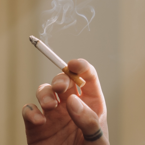 18-minners komen nog te makkelijk aan tabak