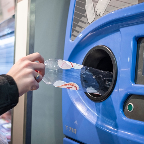Afvalfonds wil naast supermarkten op veel meer locaties statiegeldmachines