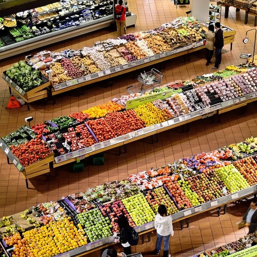 Afbeelding van Consumenten hekelen plastic om komkommers en paprika's