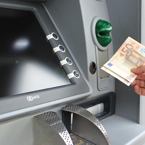 Afbeelding van Sparen wordt duurder: SNS en Regiobank rekenen kosten voor verplichte aanvullende betaalrekening