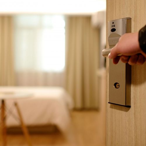 Afbeelding van Steekproef: niet-verschoonde bedden, toiletten en handdoeken in NL’se hotels