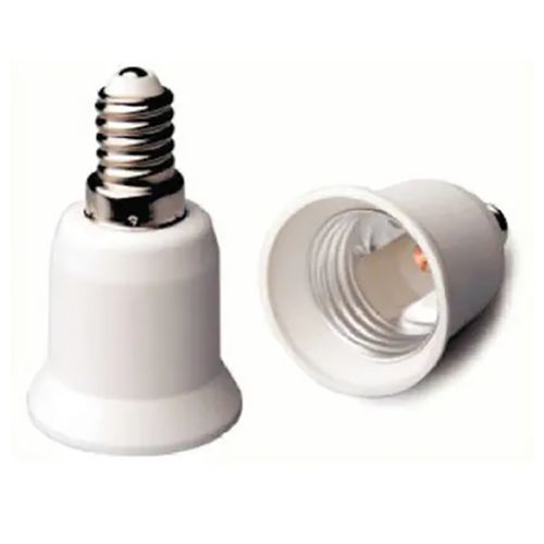 Afbeelding van Praxis waarschuwt voor elektrocutiegevaar lampenfitting
