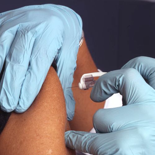 Afbeelding van EMA en Lareb: 'geen aanwijzingen' voor stollingsproblemen door vaccin